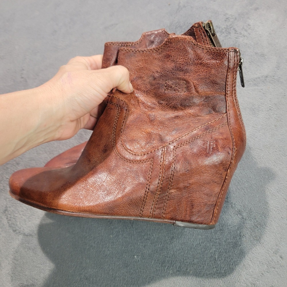 Frye Carson Wedge Bootie Womens 7M Cognac Brown Leather Back Zip Ankle 3470655